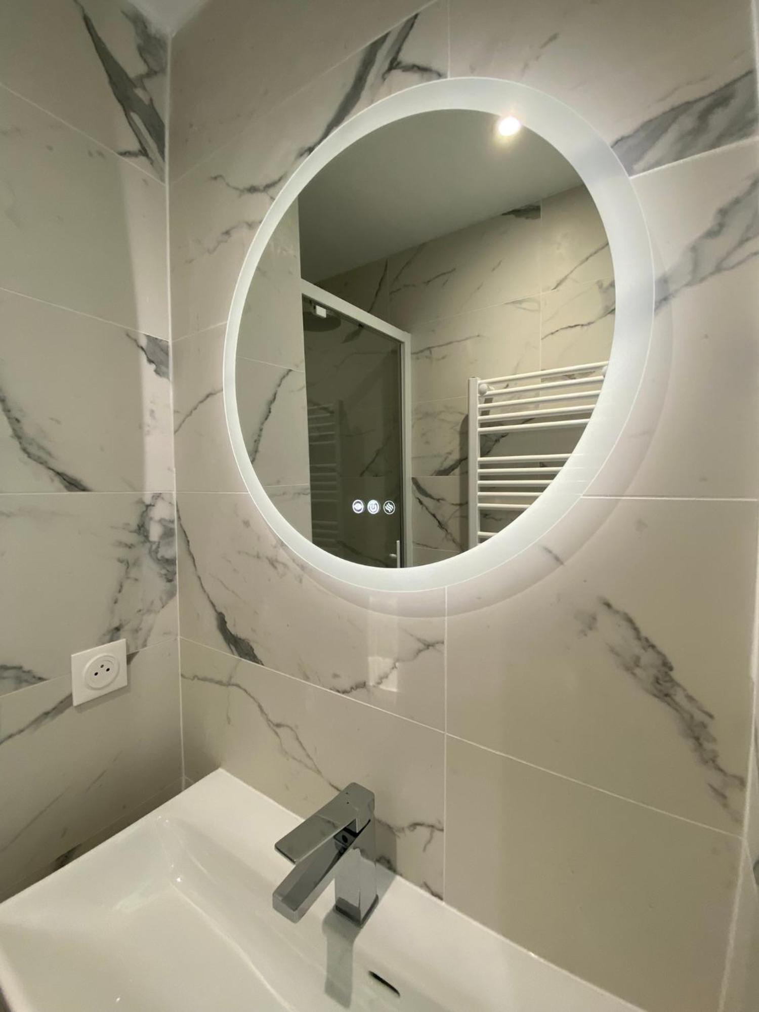 Appartement Face Mer Et Port Santa Lucia Climatise Et Wifi Saint-Raphaël 外观 照片