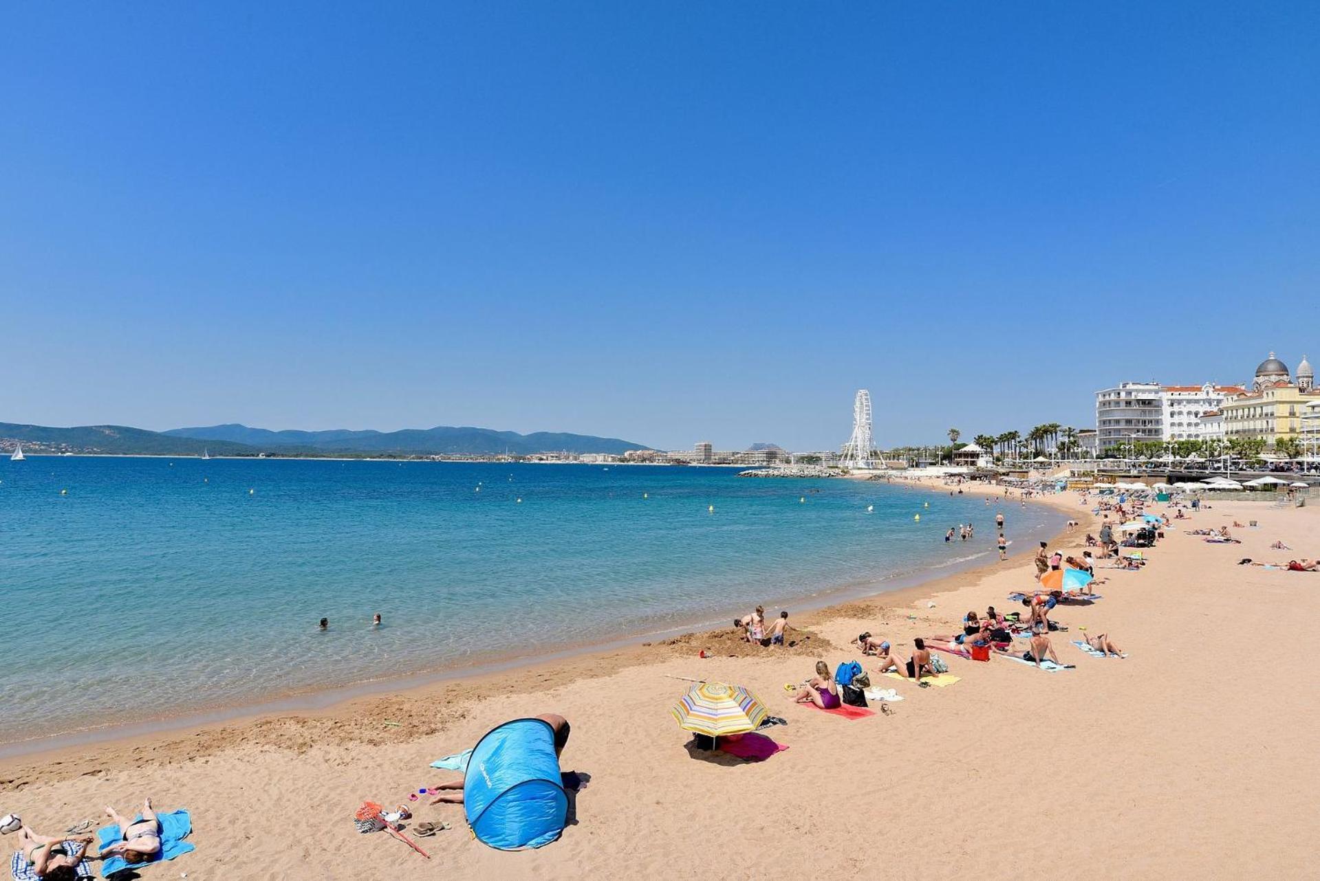 Appartement Face Mer Et Port Santa Lucia Climatise Et Wifi Saint-Raphaël 外观 照片